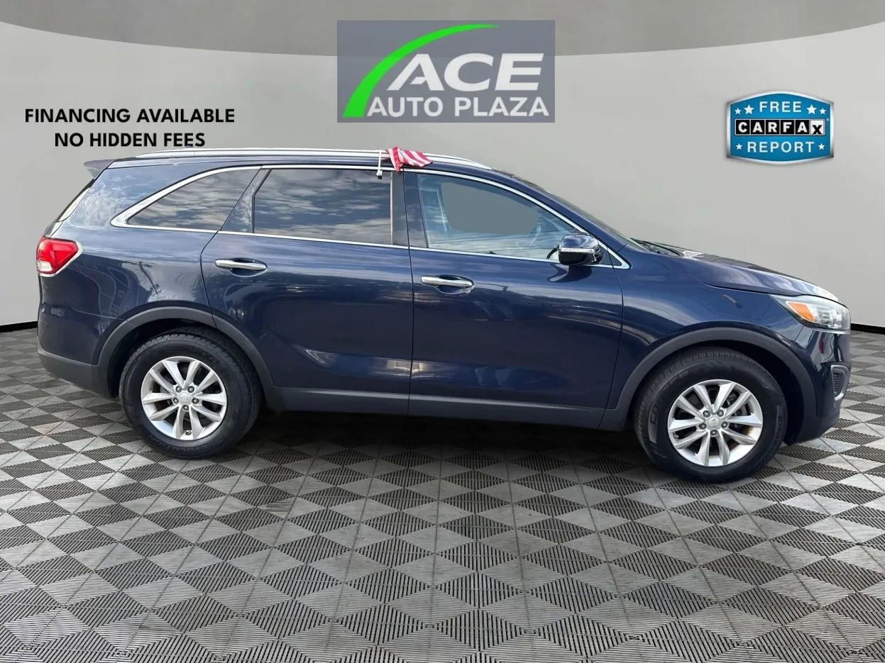 Used 2016 Kia Sorento FWD w/ LX Convenience Package image 4