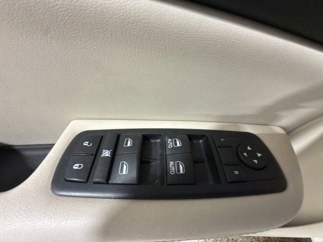 Used 2017 Chrysler 200 Limited Platinum w/ Comfort & Convenience Group image 11