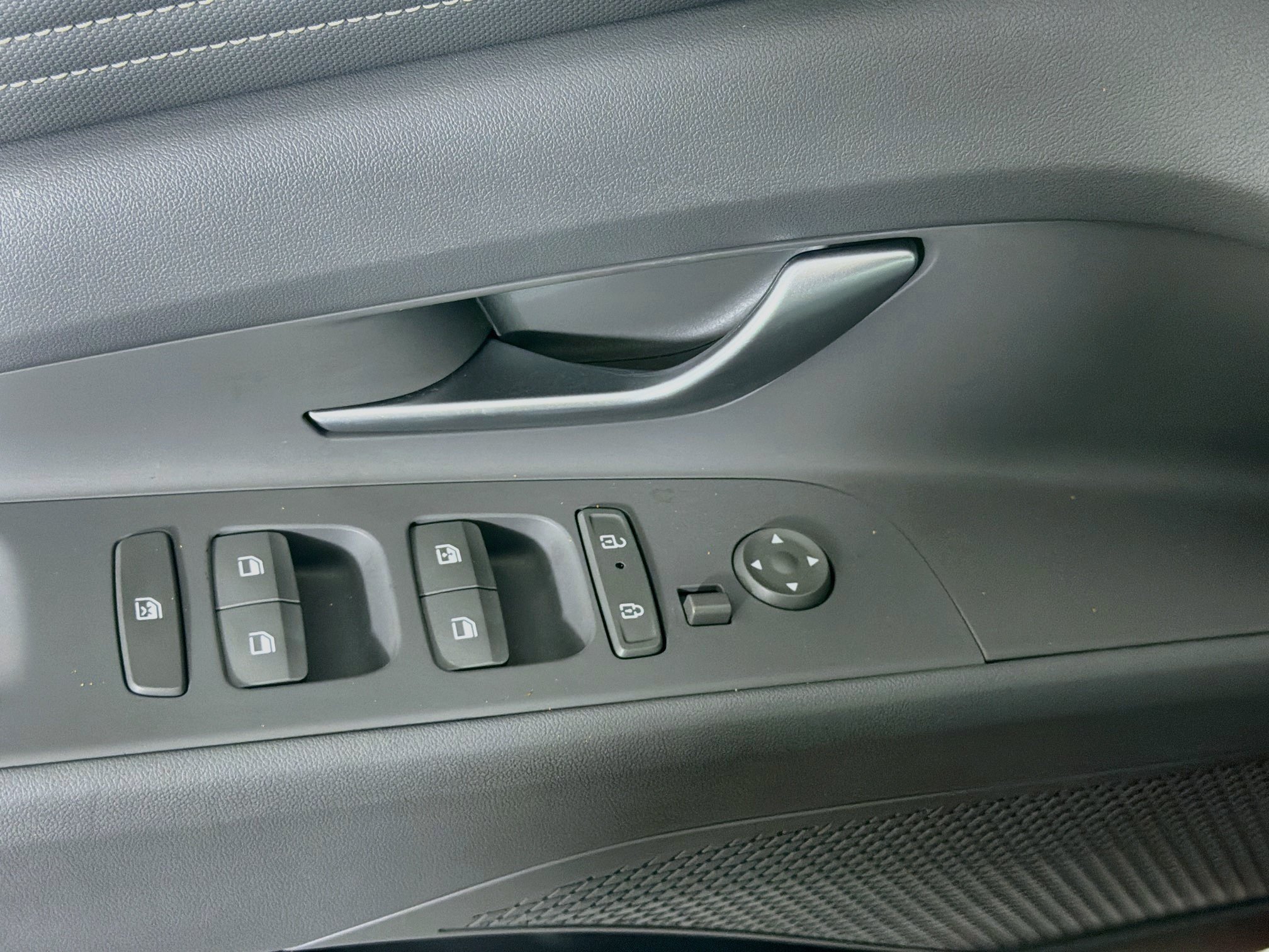 Used 2025 Hyundai Elantra SEL FWD image 15