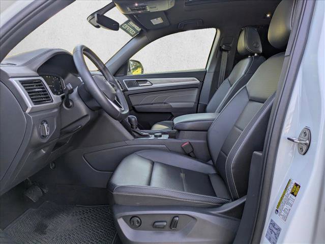 Used 2022 Volkswagen Atlas Cross Sport SE w/ Panoramic Sunroof Package image 16