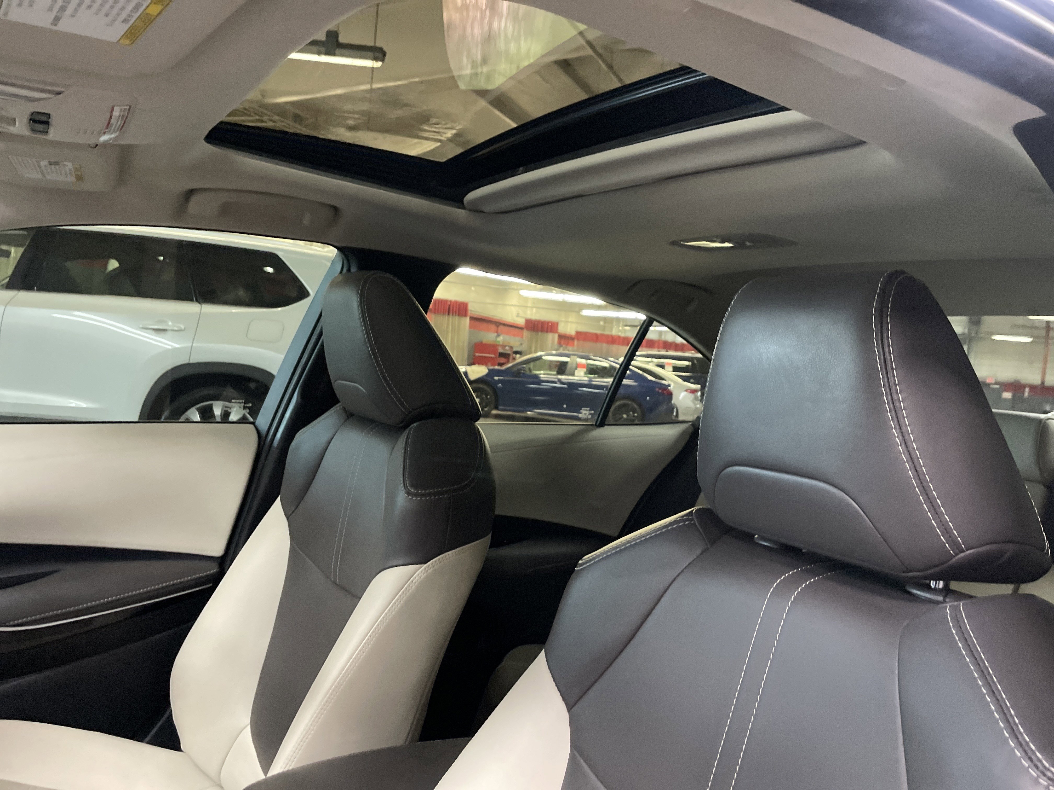 Used 2020 Toyota Corolla XLE image 28