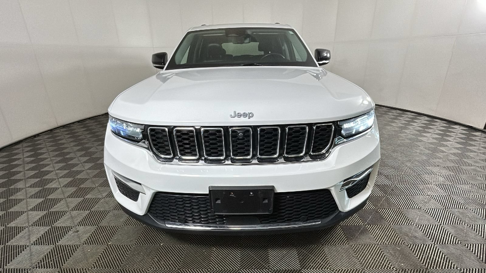 Used 2023 Jeep Grand Cherokee 4WD 4xe w/ Luxury Tech Group II image 8