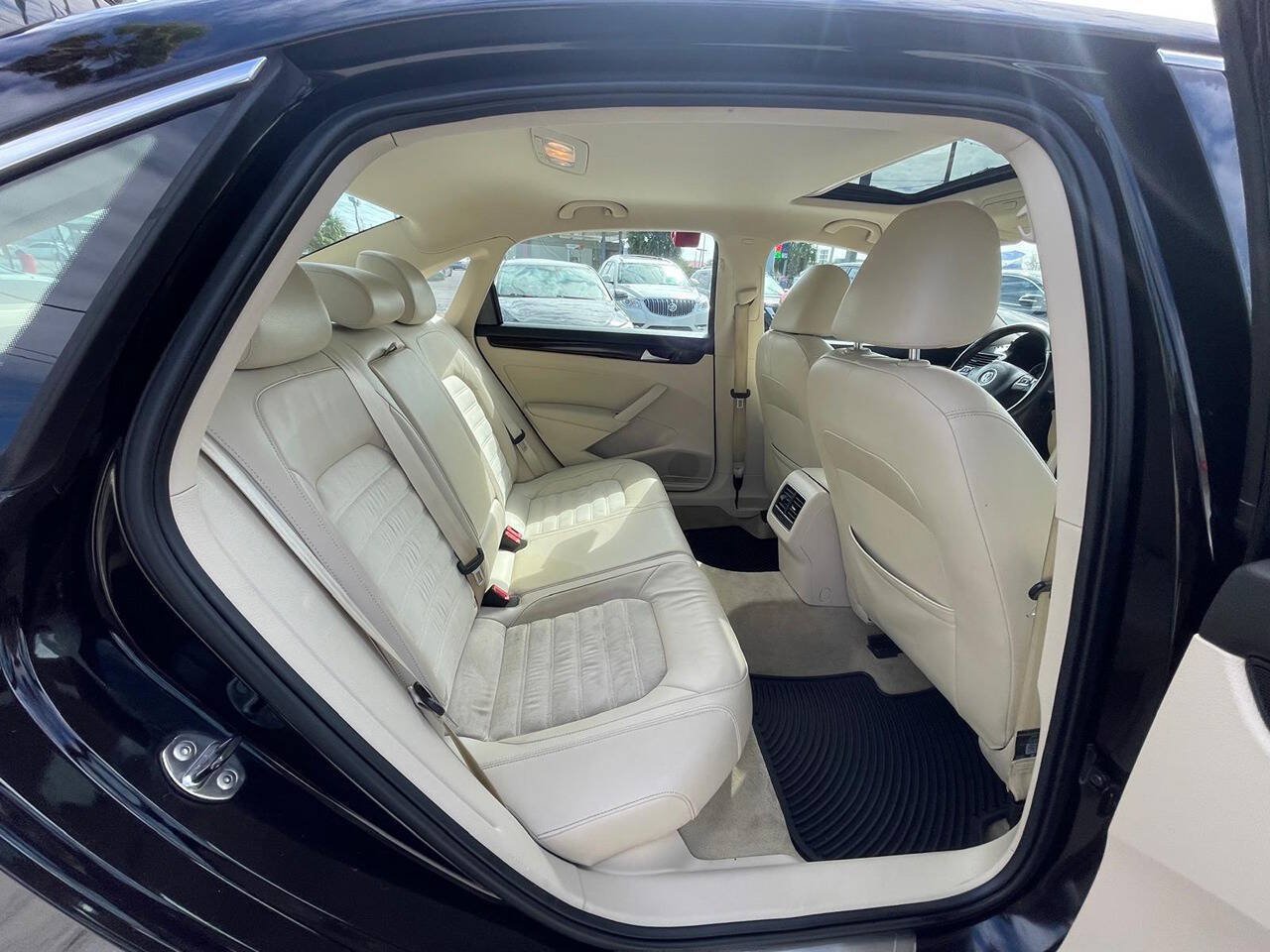 Used 2014 Volkswagen Passat 1.8T SEL Premium FWD image 8