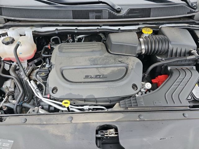 Used 2025 Chrysler Pacifica Select image 22