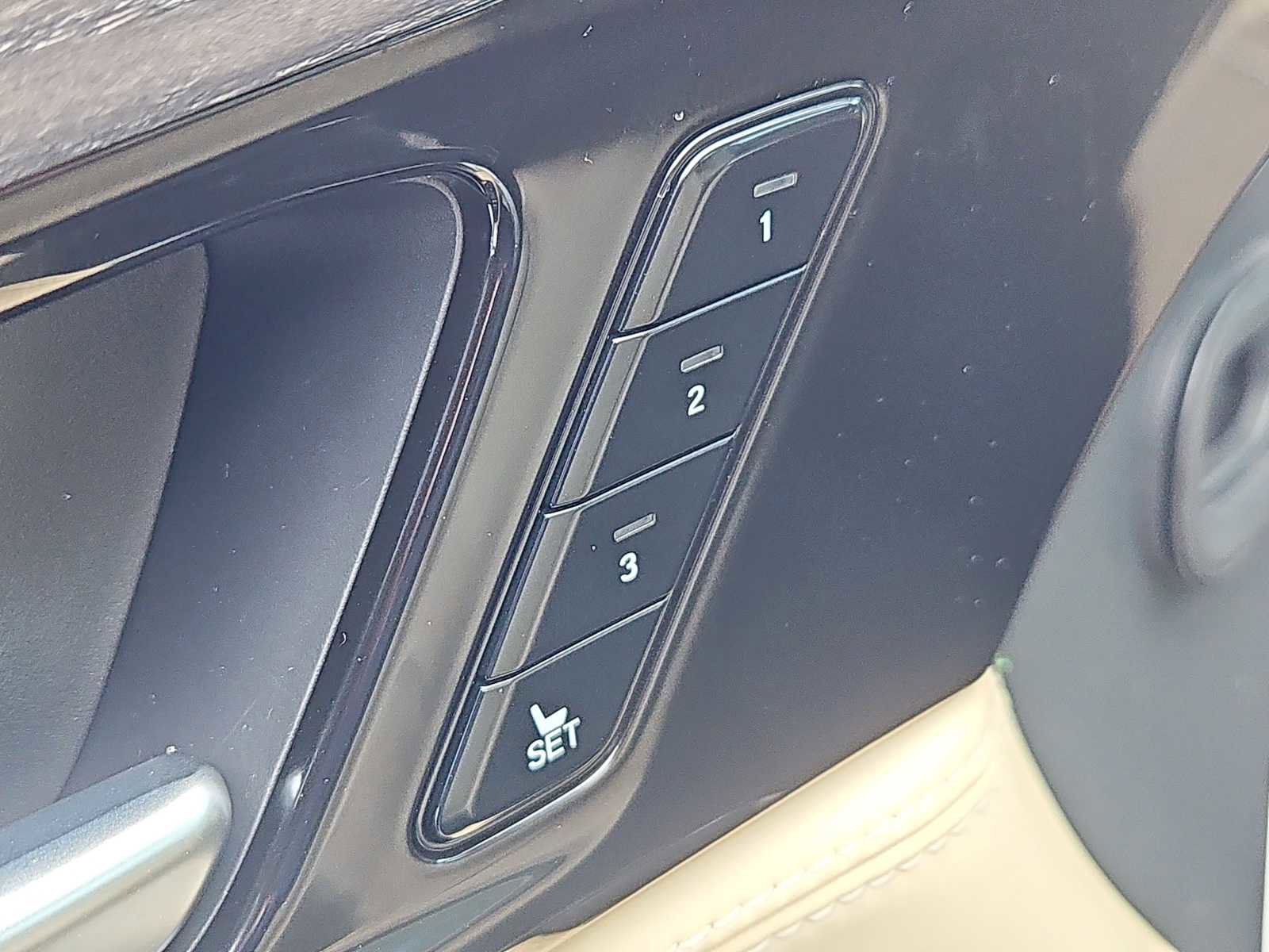 Used 2022 Acura MDX SH-AWD w/ Advance Package image 18