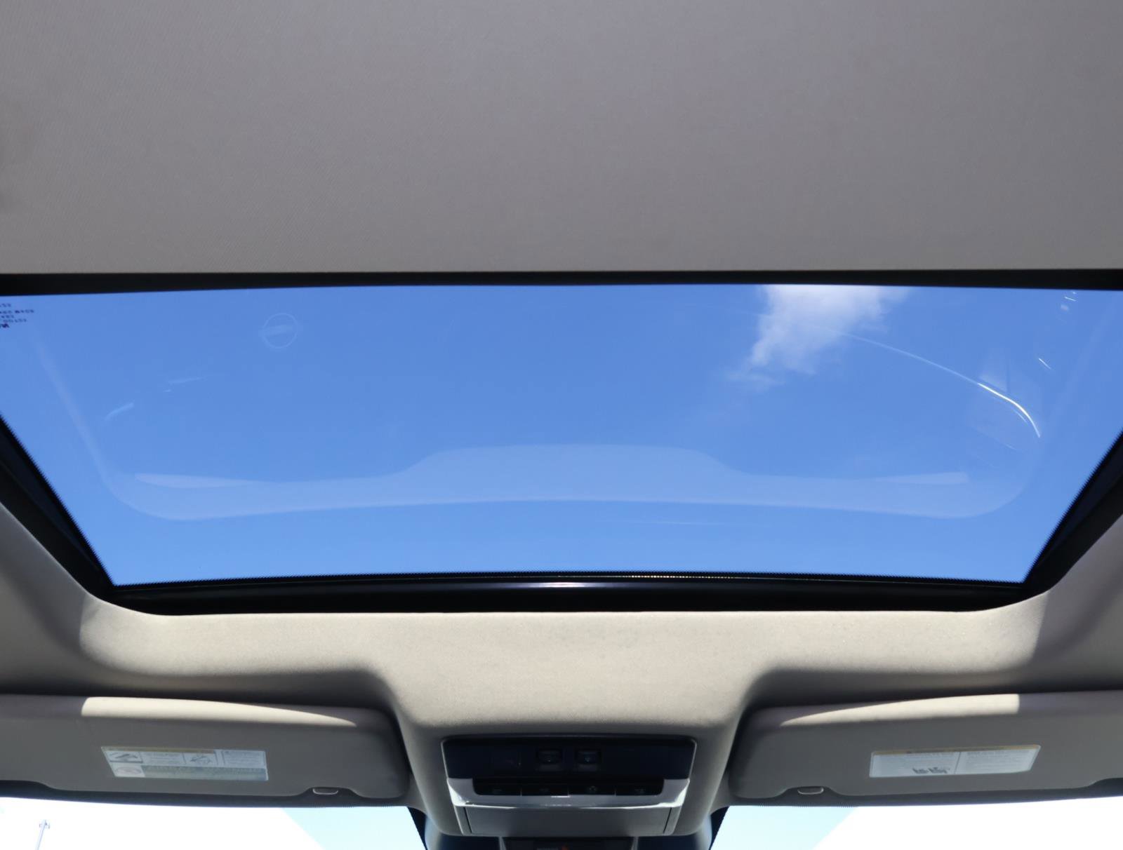 Used 2024 Nissan Rogue Platinum image 12