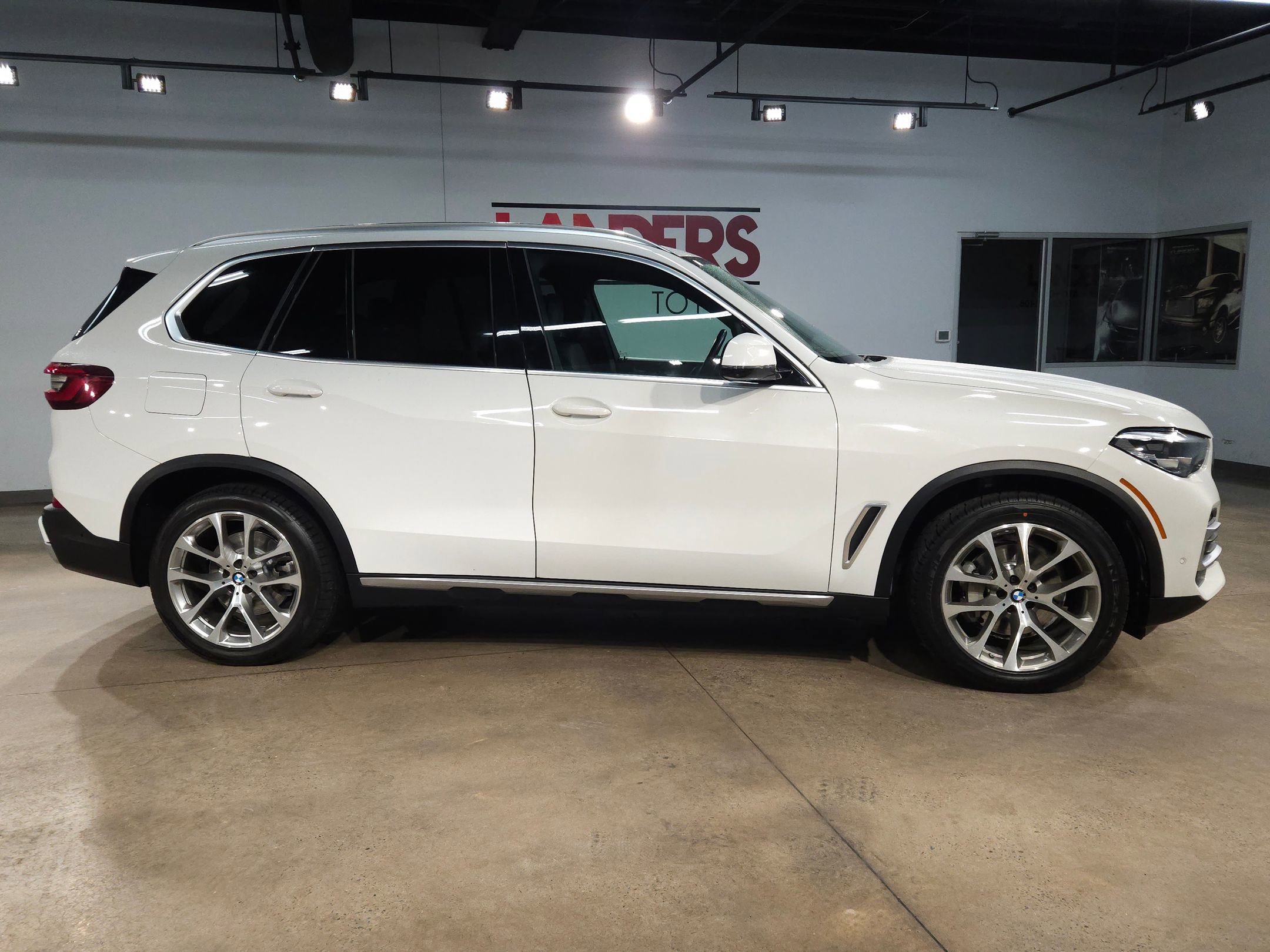 Used 2022 BMW X5 xDrive40i w/ Premium Package image 8