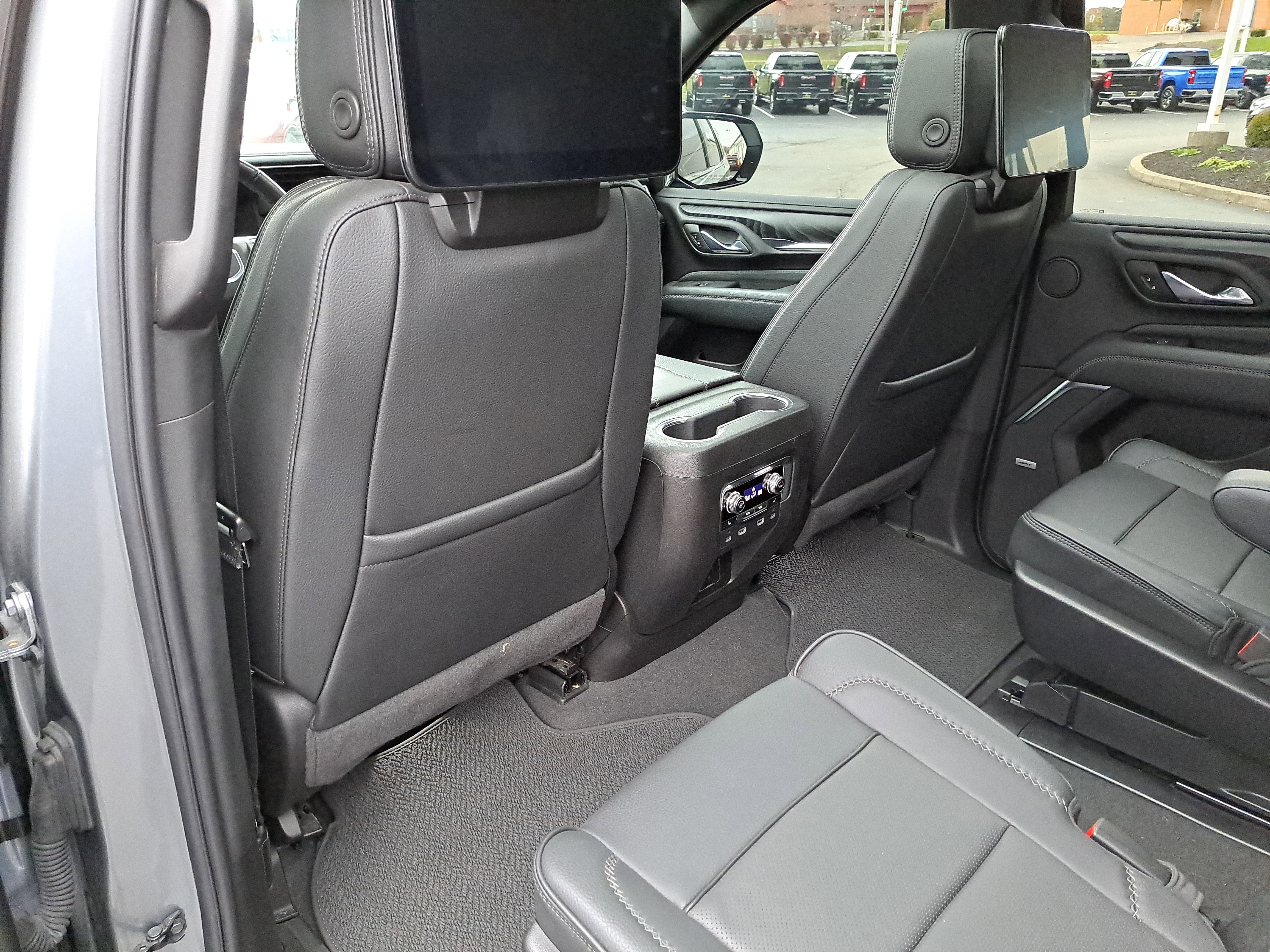 Used 2024 GMC Yukon Denali w/ Advanced Technology Package image 11