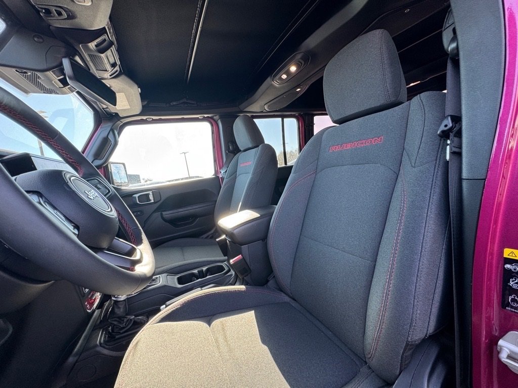 Used 2024 Jeep Wrangler Unlimited Rubicon w/ Technology Group image 13