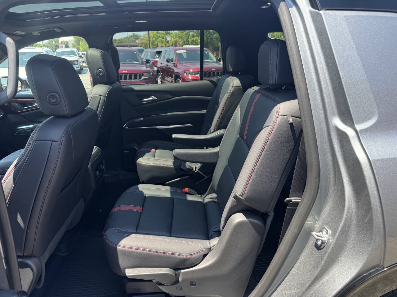 Used 2026 Chevrolet Traverse RS AWD/4WD image 9