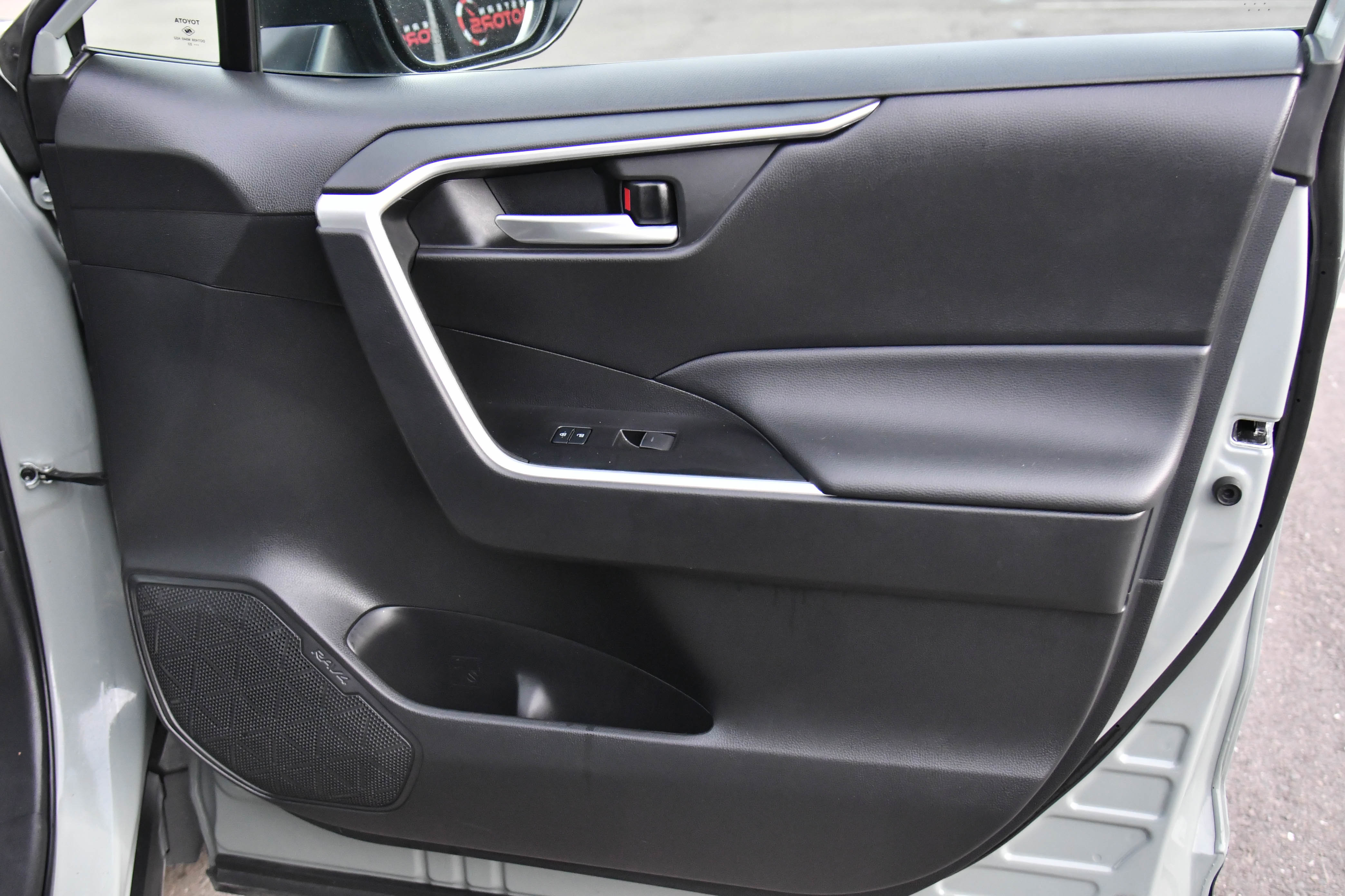 Used 2023 Toyota RAV4 XLE image 43