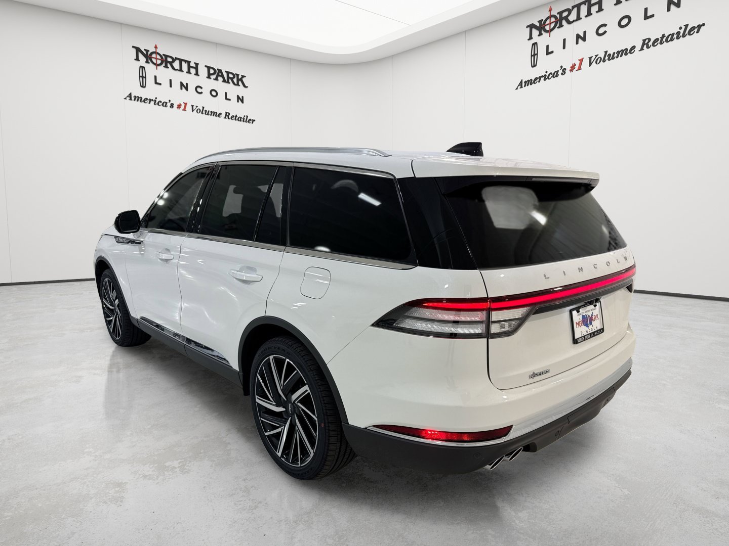 Used 2025 Lincoln Aviator Reserve w/ Equipment Group 201A AWD/4WD image 27