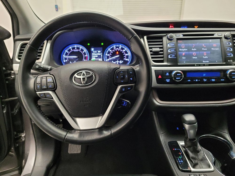 Used 2019 Toyota Highlander XLE image 22