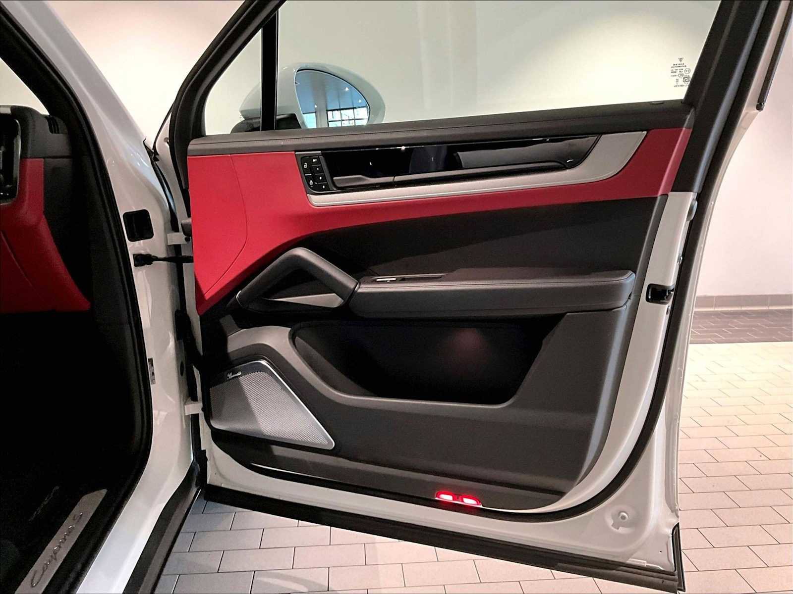 Used 2025 Porsche Cayenne S image 26