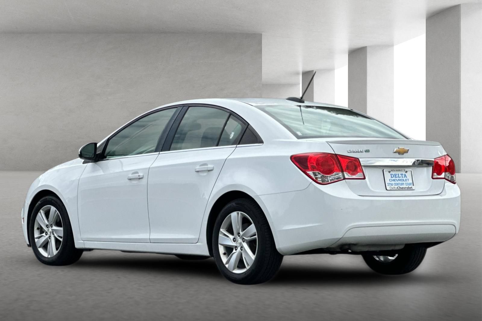 Used 2015 Chevrolet Cruze Diesel FWD image 6