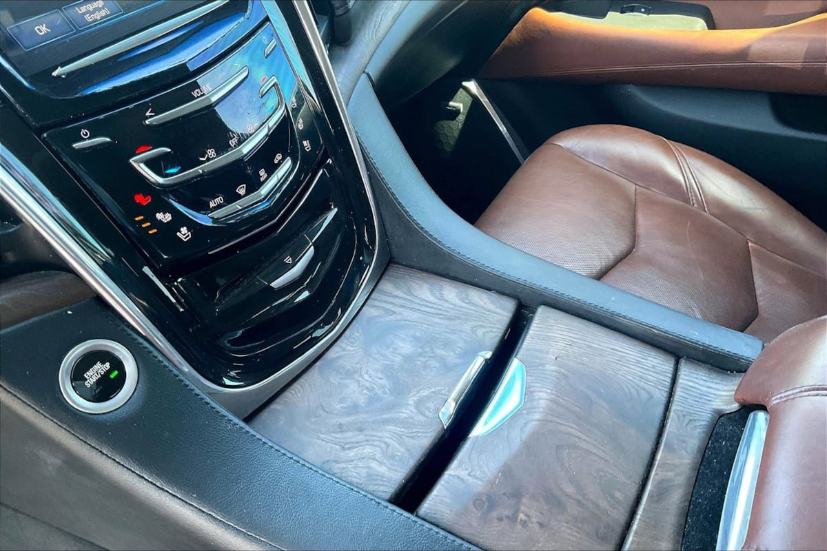 Used 2017 Cadillac Escalade Luxury AWD/4WD image 15