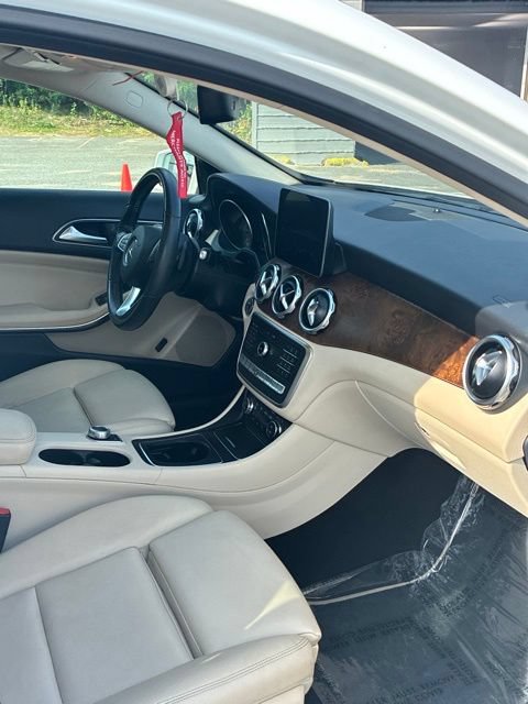 Used 2019 Mercedes-Benz GLA 250 4MATIC w/ Premium Package image 8