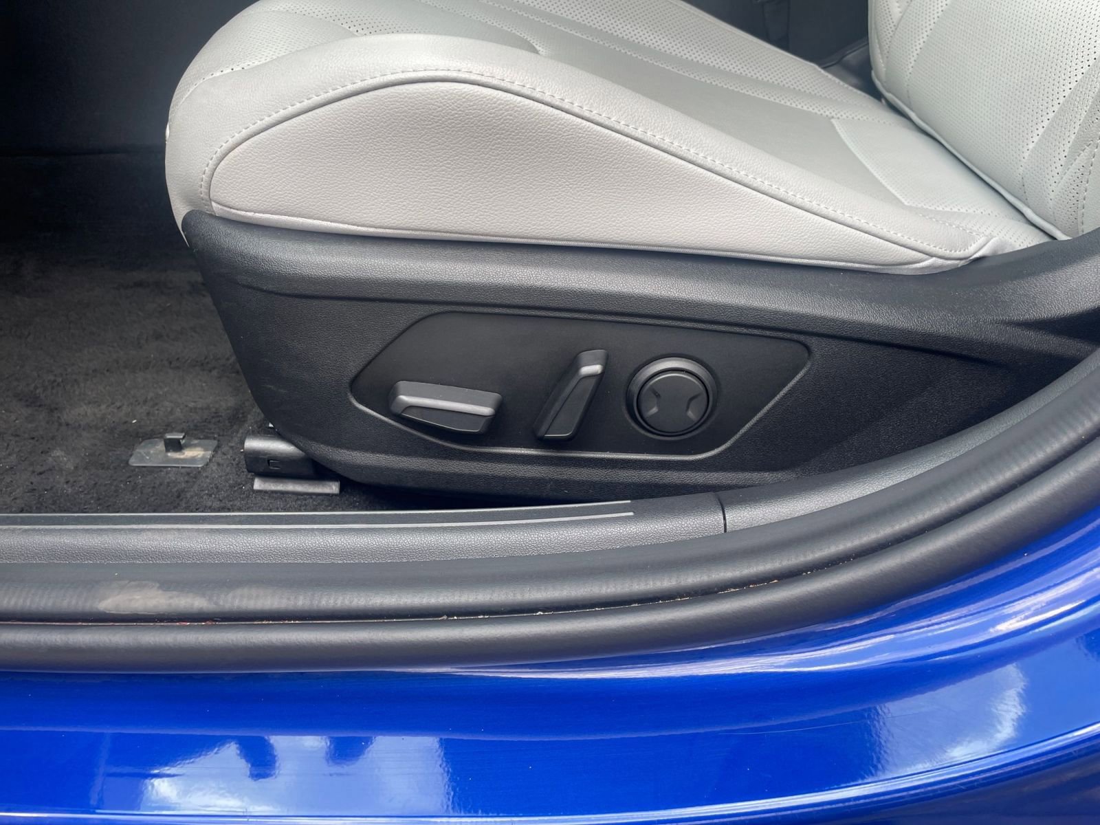 Used 2025 Hyundai Elantra Limited image 22