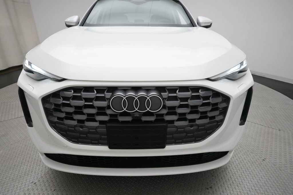 Used 2025 Audi Q5 Premium w/ Convenience Package image 4