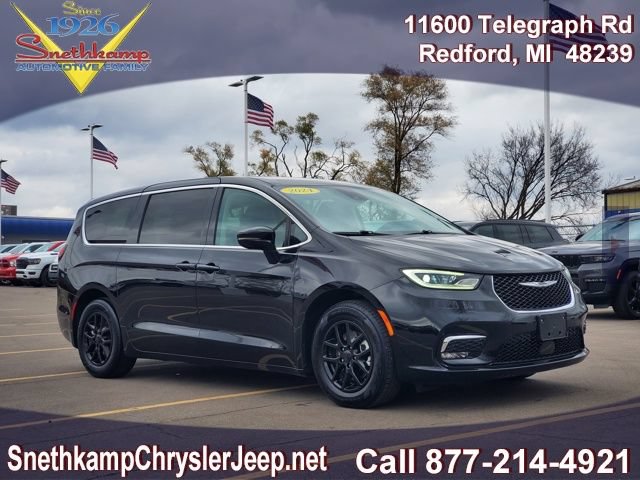 Used 2024 Chrysler Pacifica Touring-L