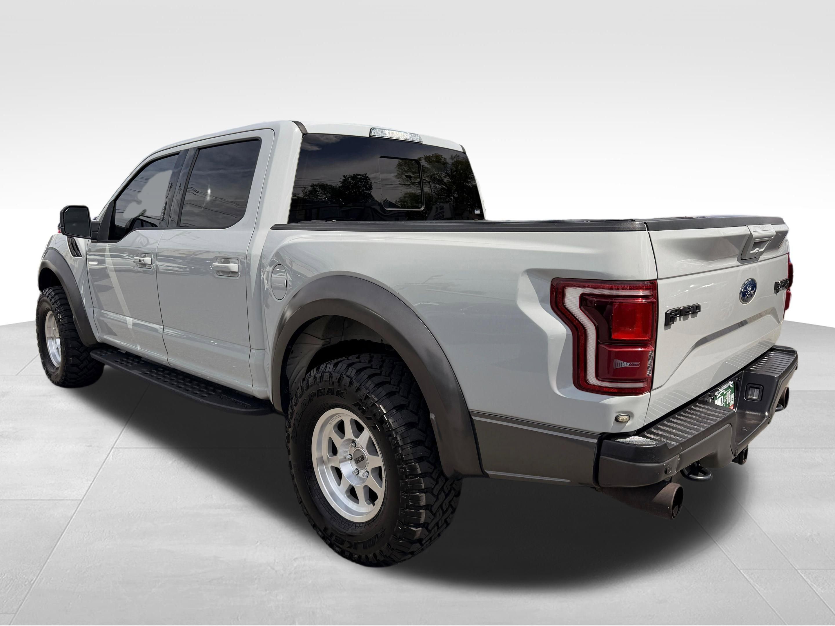 Used 2017 Ford F150 Raptor w/ Equipment Group 802A Luxury AWD/4WD image 9