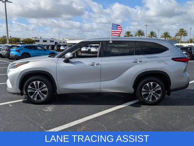Used 2022 Toyota Highlander XLE image 4