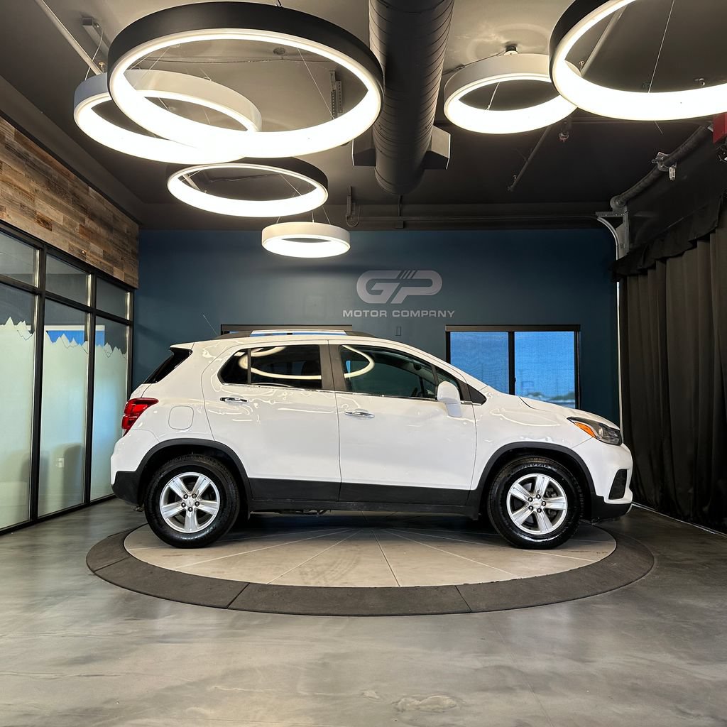 Used 2018 Chevrolet Trax LT w/ LT Convenience Package FWD image 2