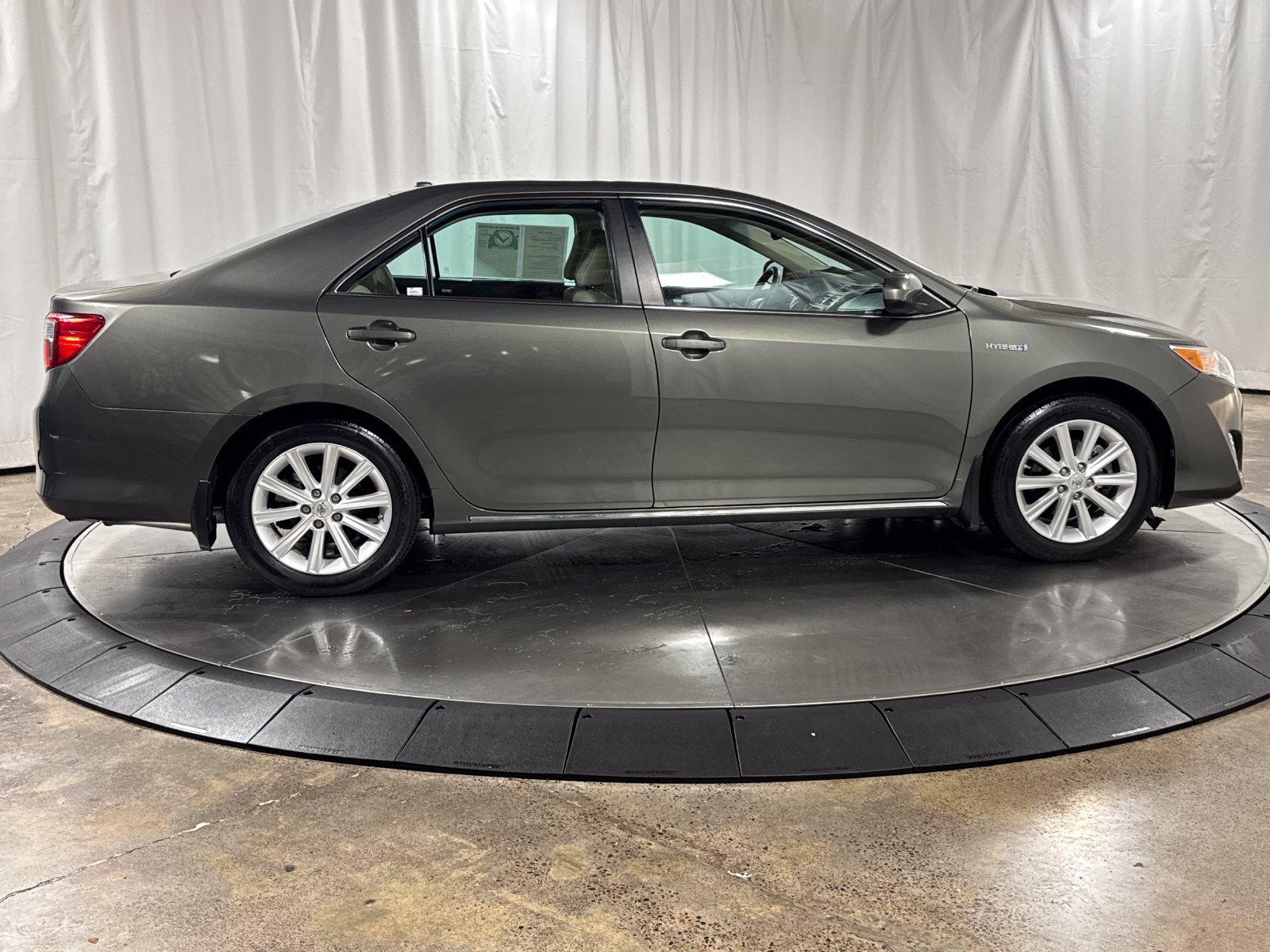 Used 2014 Toyota Camry XLE w/ Leather Package FWD image 6
