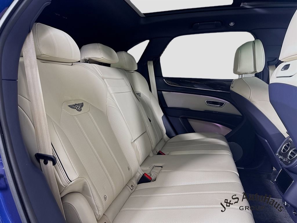 Used 2022 Bentley Bentayga AWD/4WD image 33