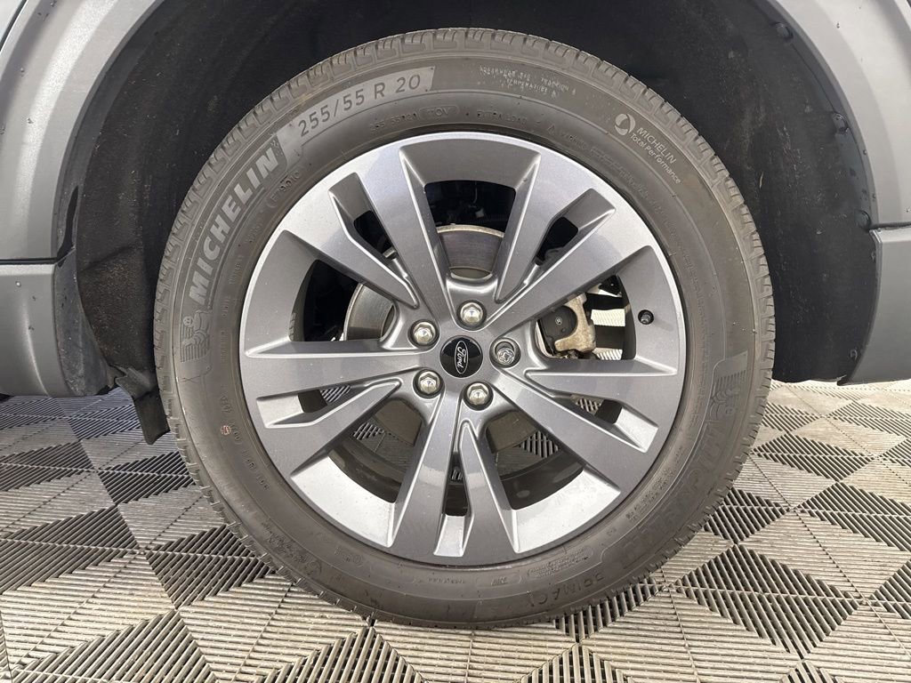 Used 2023 Ford Explorer XLT w/ Equipment Group 202A AWD/4WD image 13