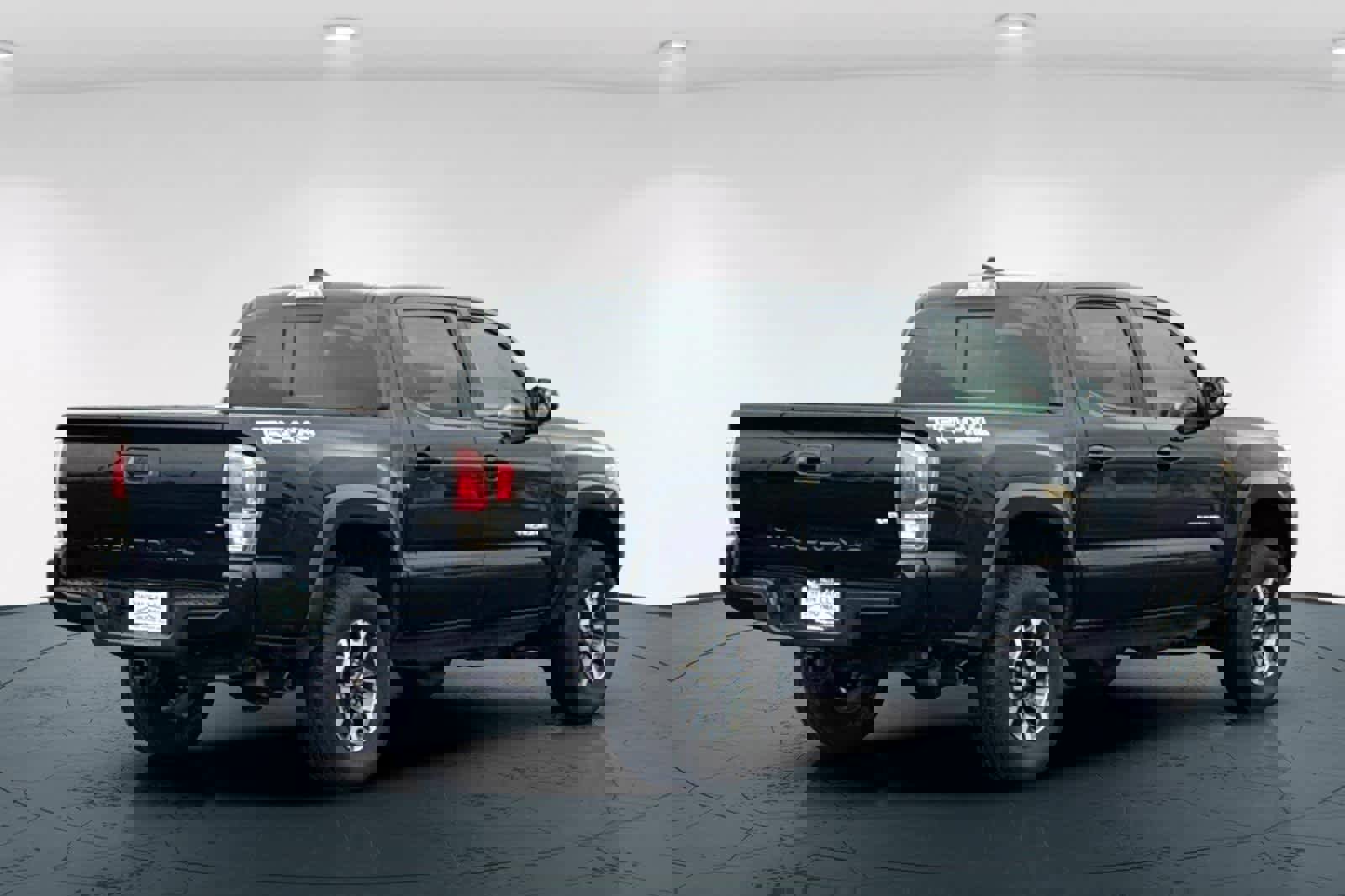 Used 2021 Toyota Tacoma TRD Off-Road image 2