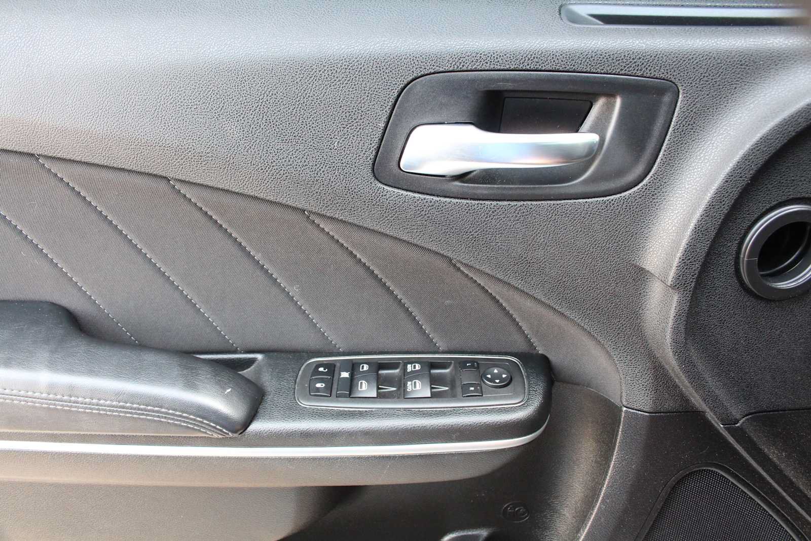 Used 2022 Dodge Charger SXT RWD image 25