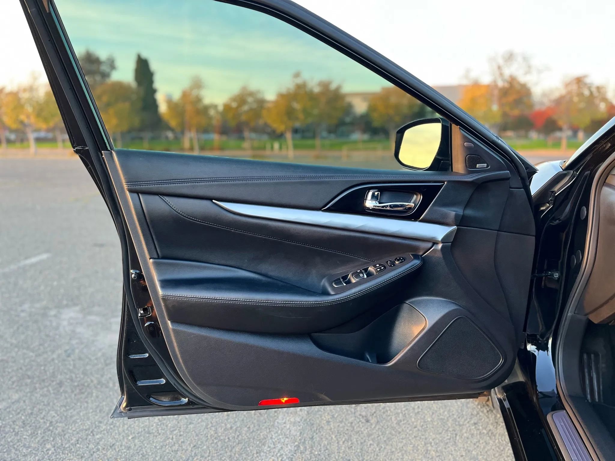 Used 2017 Nissan Maxima SR w/ Midnight Edition image 9