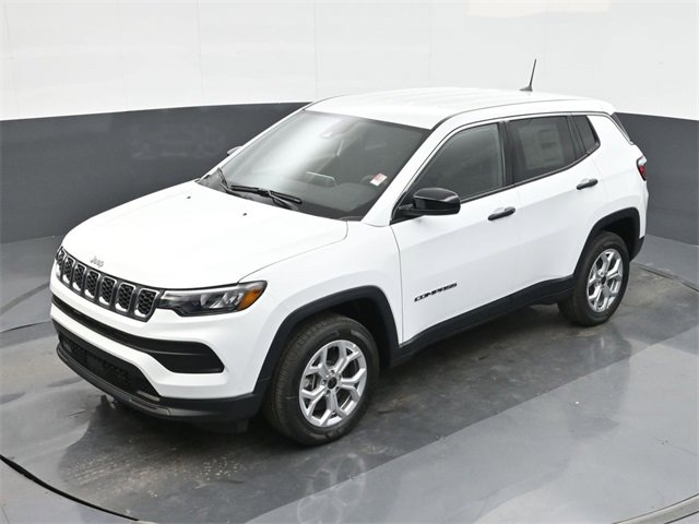 Used 2025 Jeep Compass Sport image 32