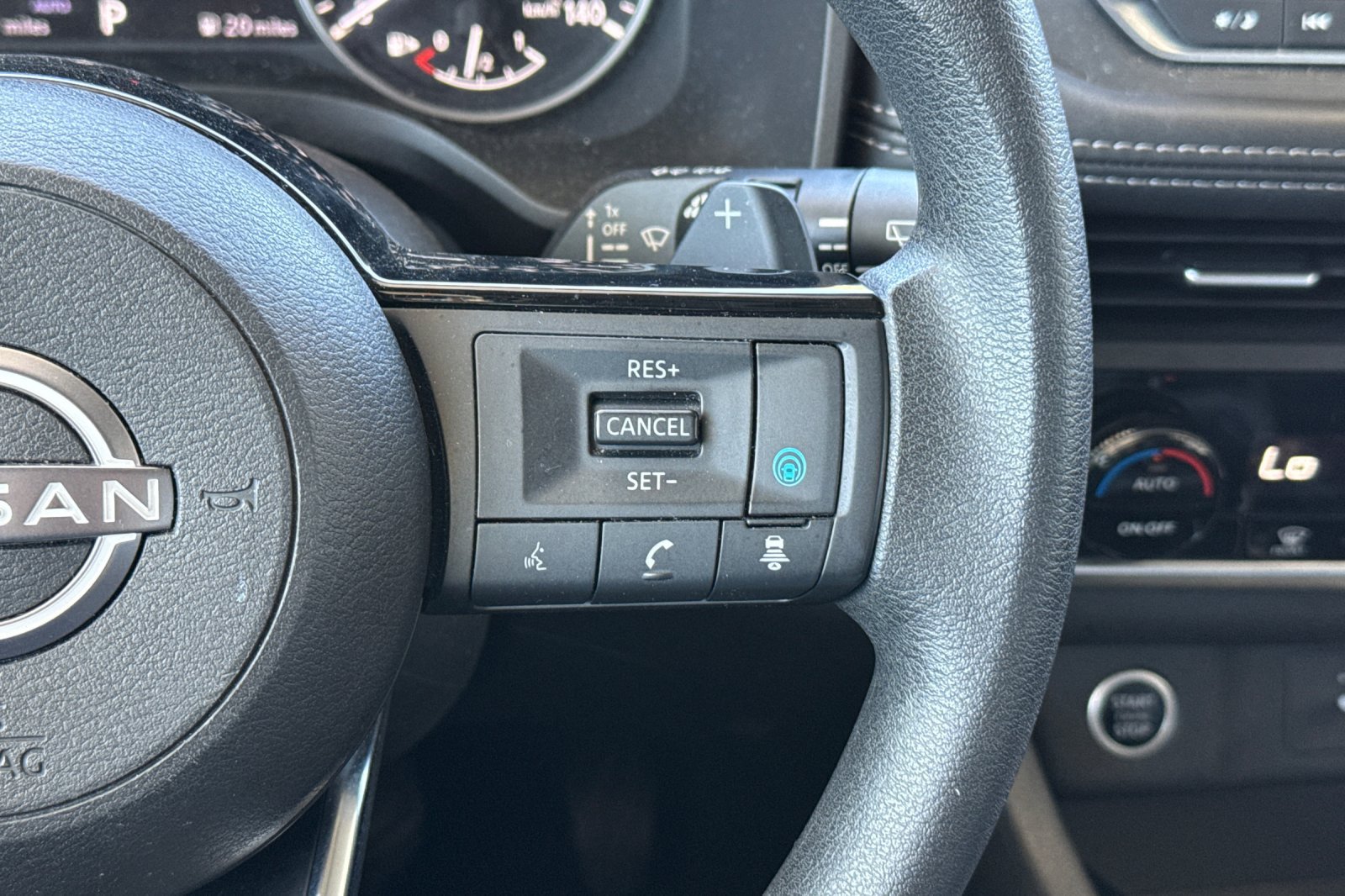 Used 2023 Nissan Rogue SV AWD/4WD image 36