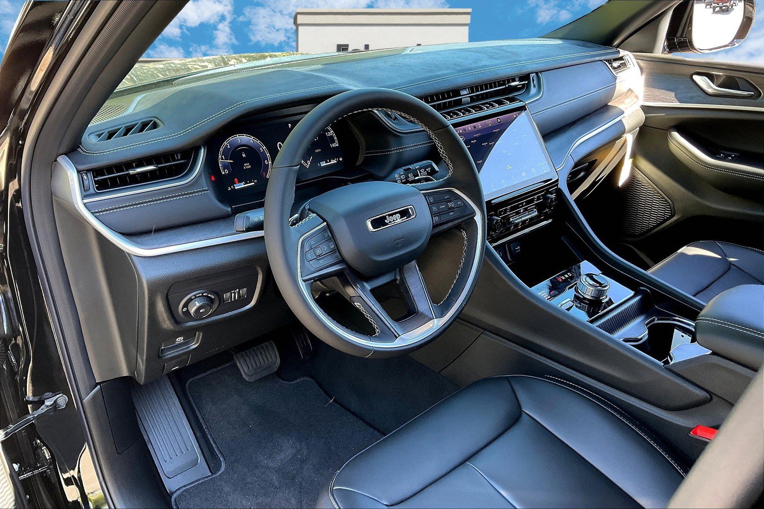 New 2025 Jeep Grand Cherokee L Limited image 6