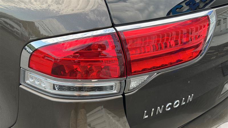 Used 2011 Lincoln MKX 2WD w/ 101A Rapid Spec Order Code image 13