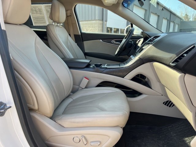 Used 2020 Lincoln Nautilus Reserve image 11