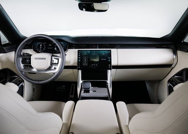 New 2026 Land Rover Range Rover SE image 4