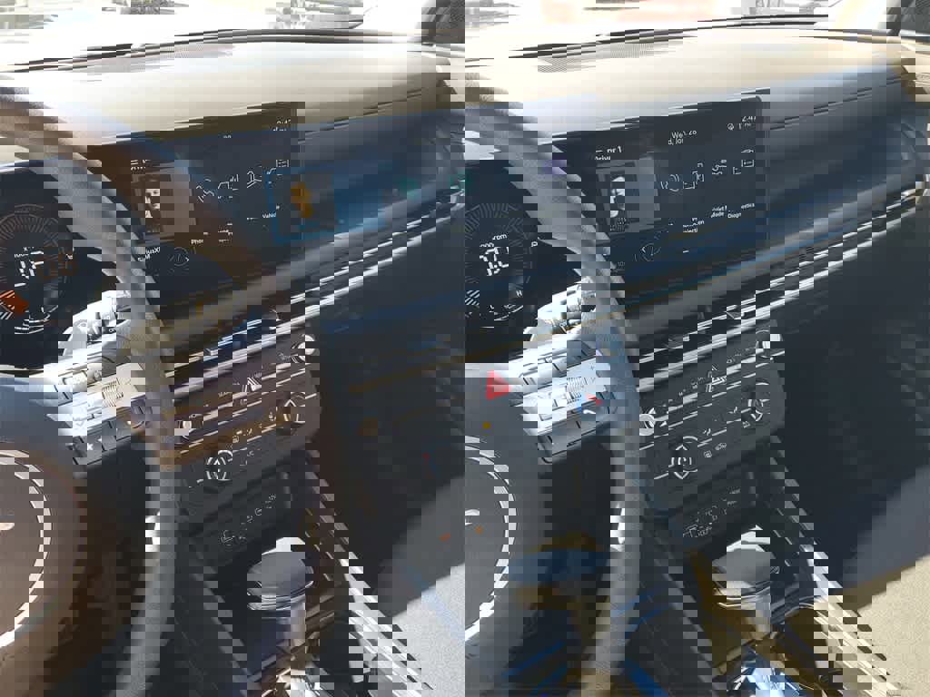 Used 2025 Hyundai Tucson SE image 30