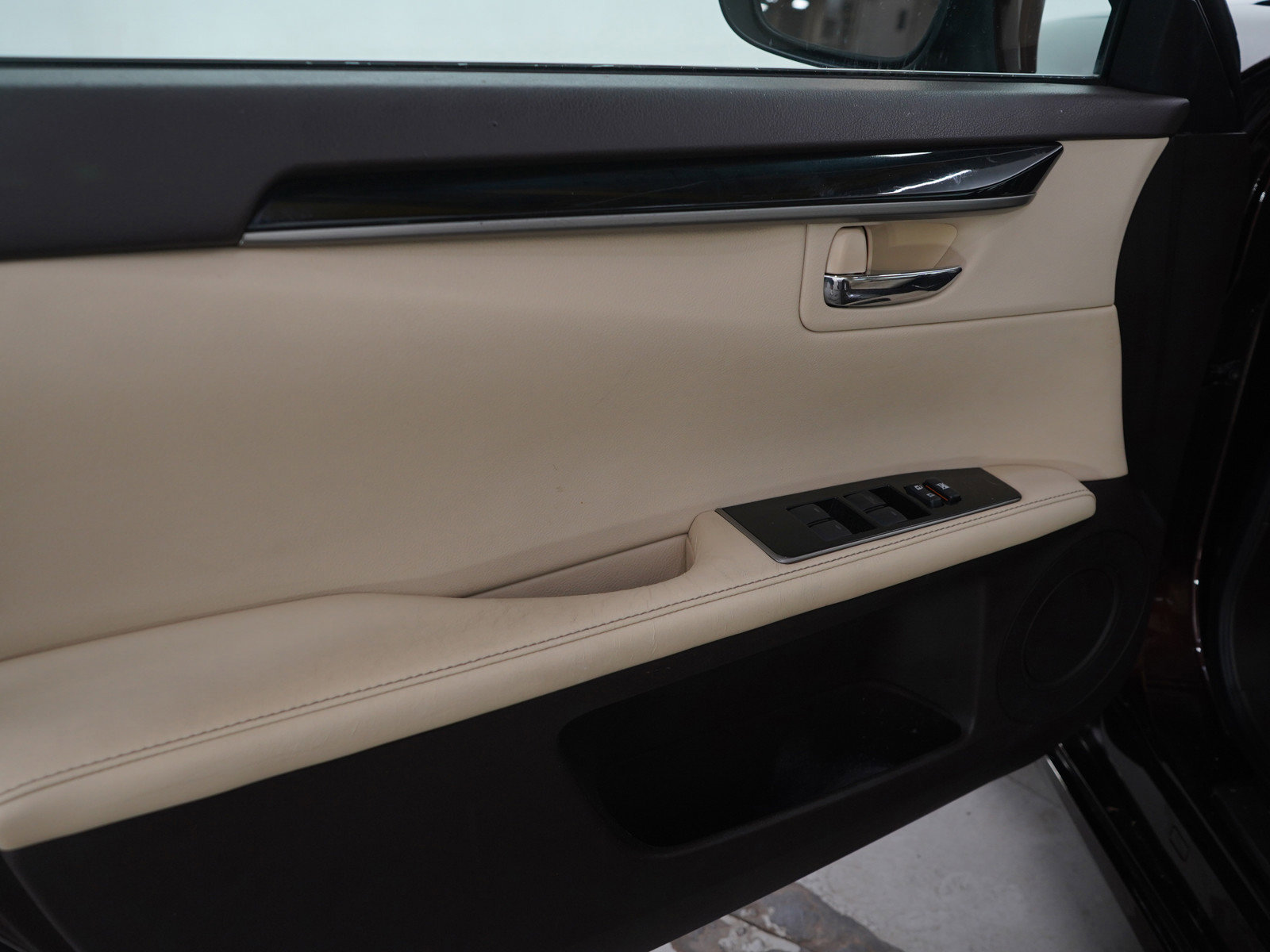 Used 2016 Lexus ES 350 w/ Accessory Package 2 FWD image 24