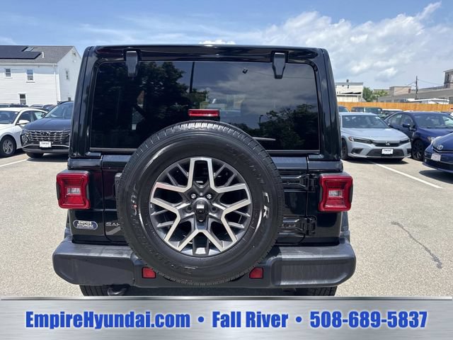 Used 2025 Jeep Wrangler Unlimited Sahara AWD/4WD image 4