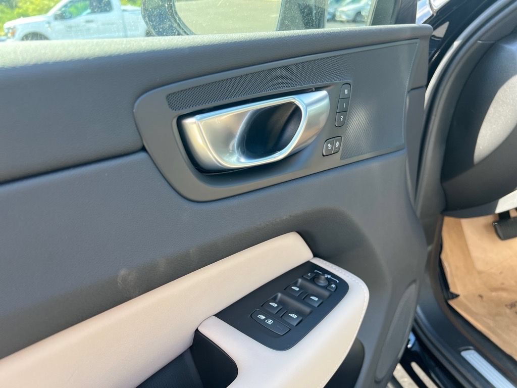 Certified 2026 Volvo XC60 T8 Plus w/ Protection Package Premier AWD/4WD image 11