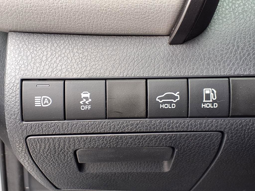 Used 2019 Toyota Camry LE image 21