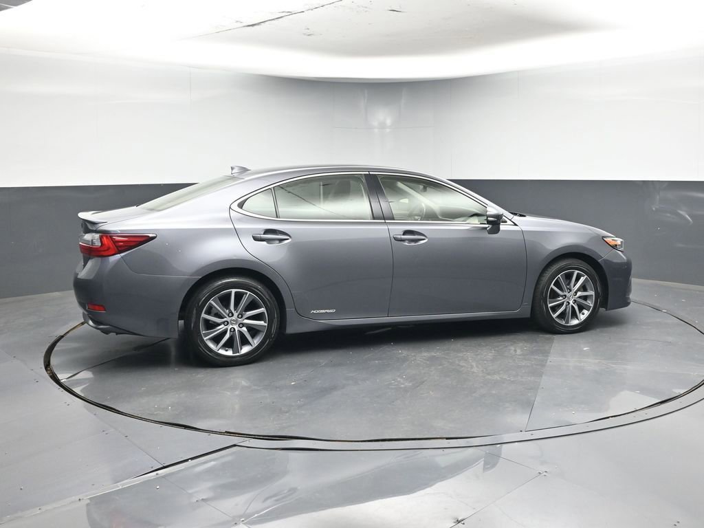 Used 2017 Lexus ES 300h image 5