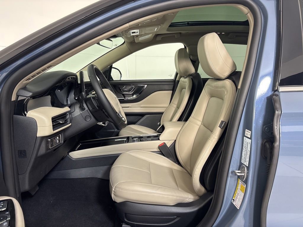 Used 2026 Lincoln Corsair Premiere image 14