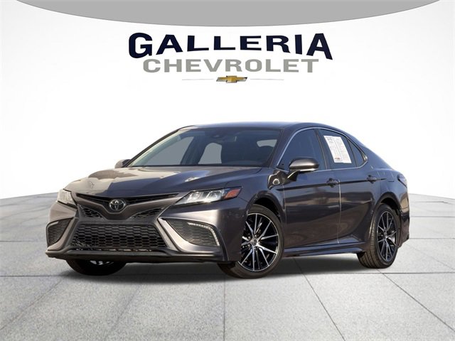 Used 2022 Toyota Camry SE image 2