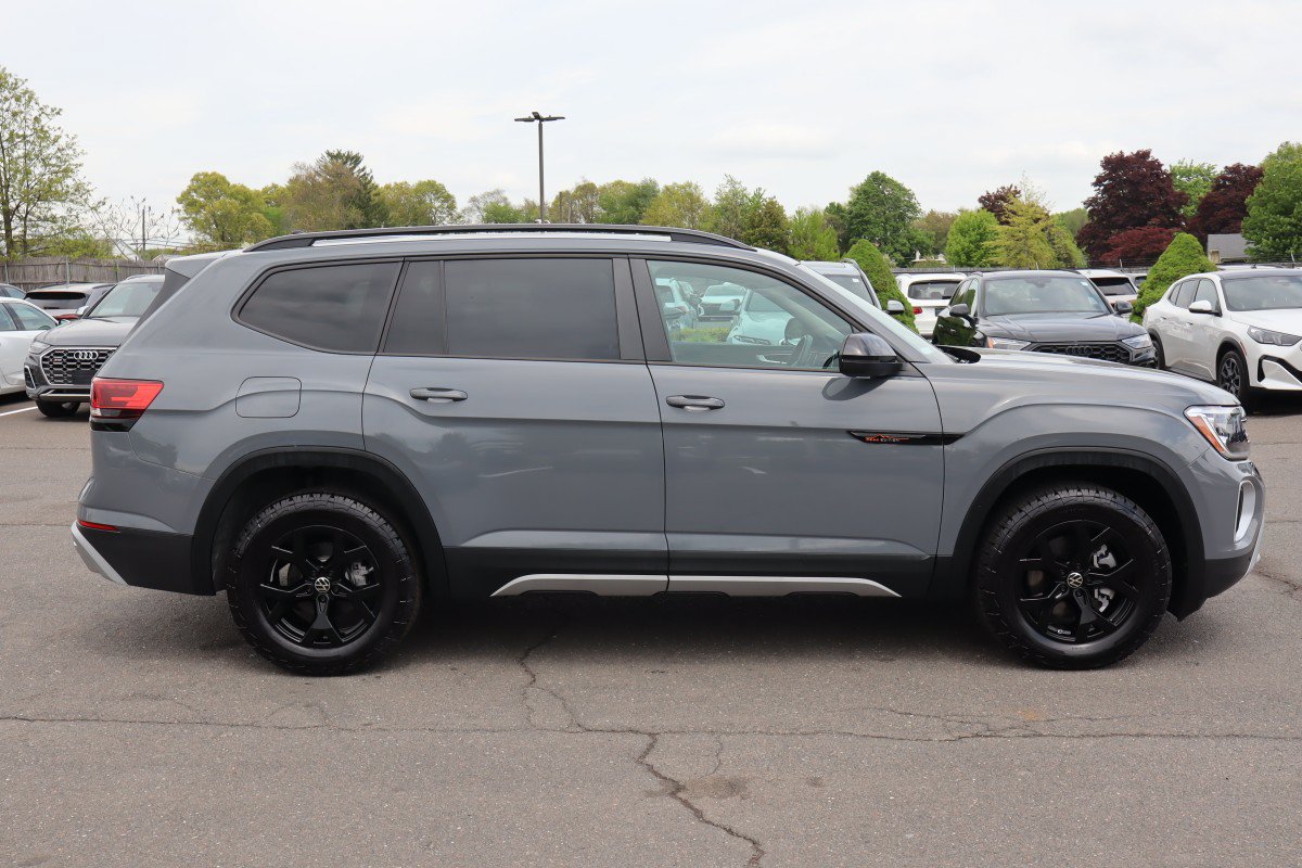 Used 2025 Volkswagen Atlas Peak Edition SE AWD/4WD image 5