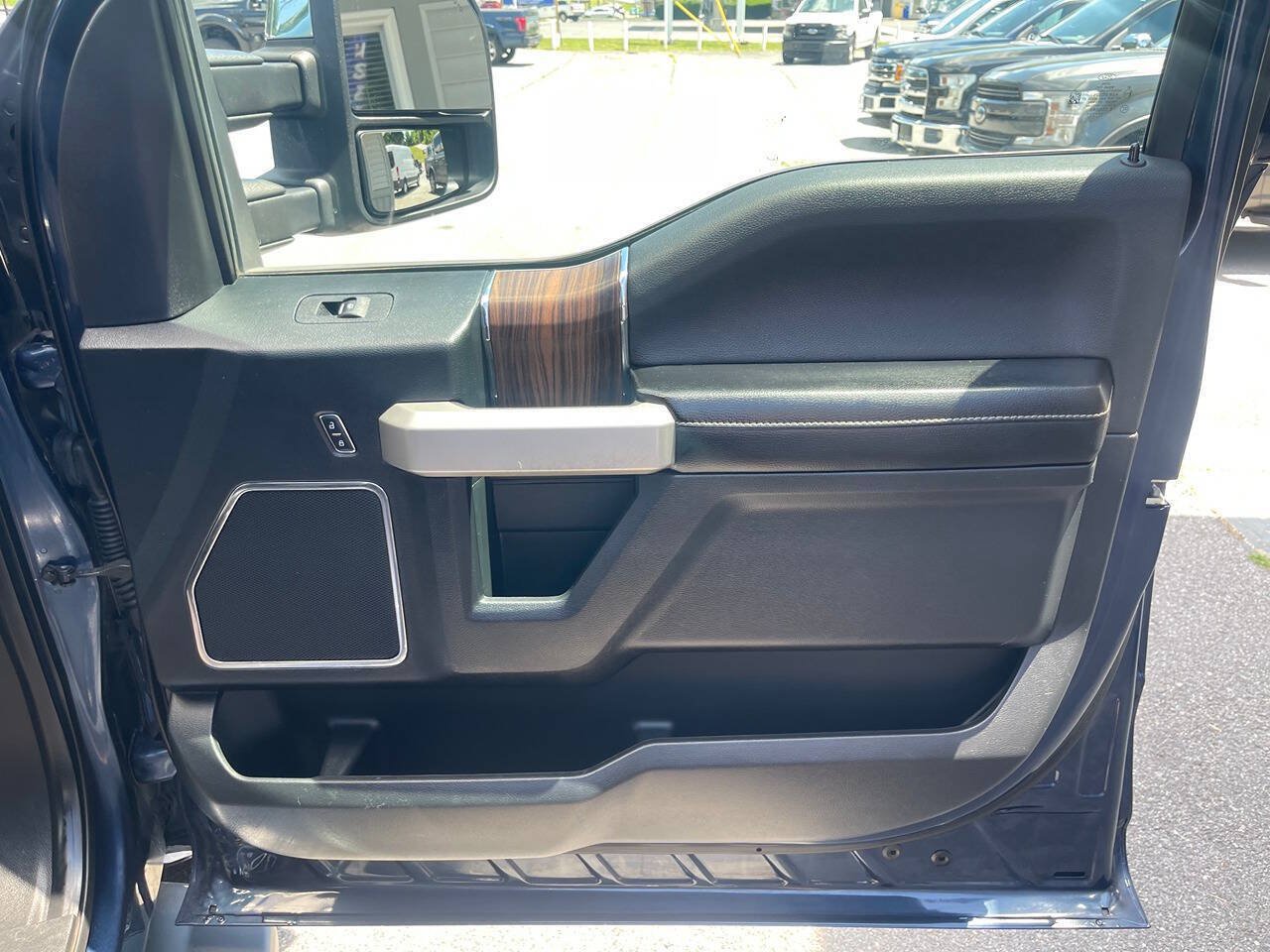 Used 2015 Ford F150 Lariat w/ Equipment Group 502A Luxury AWD/4WD image 37
