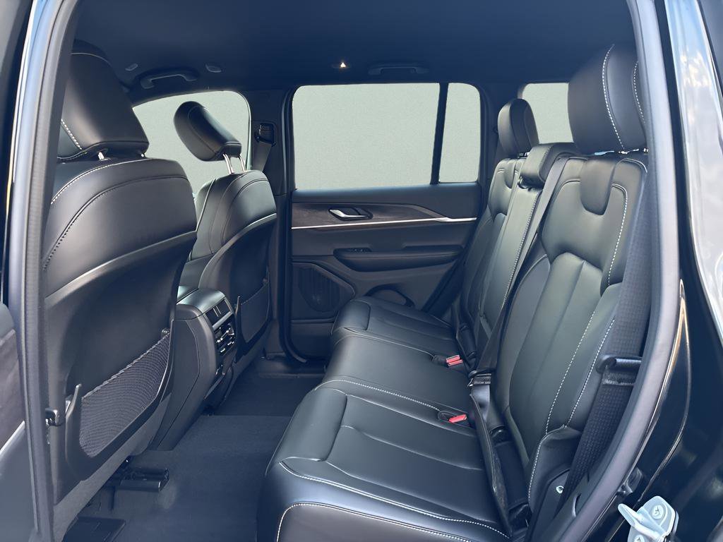 New 2025 Jeep Grand Cherokee Limited image 30